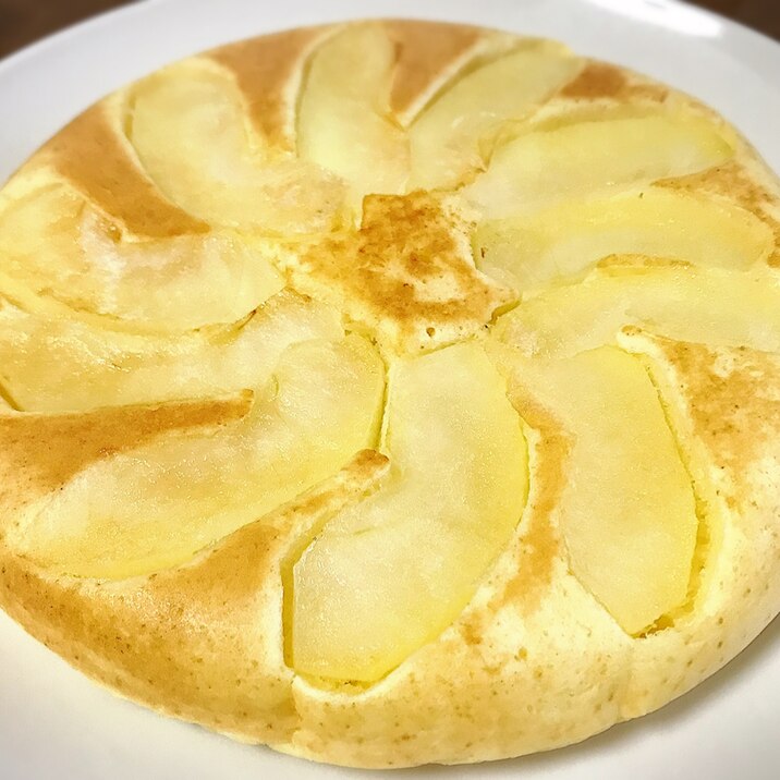 朝食や昼食に☆HMでりんごホットケーキ